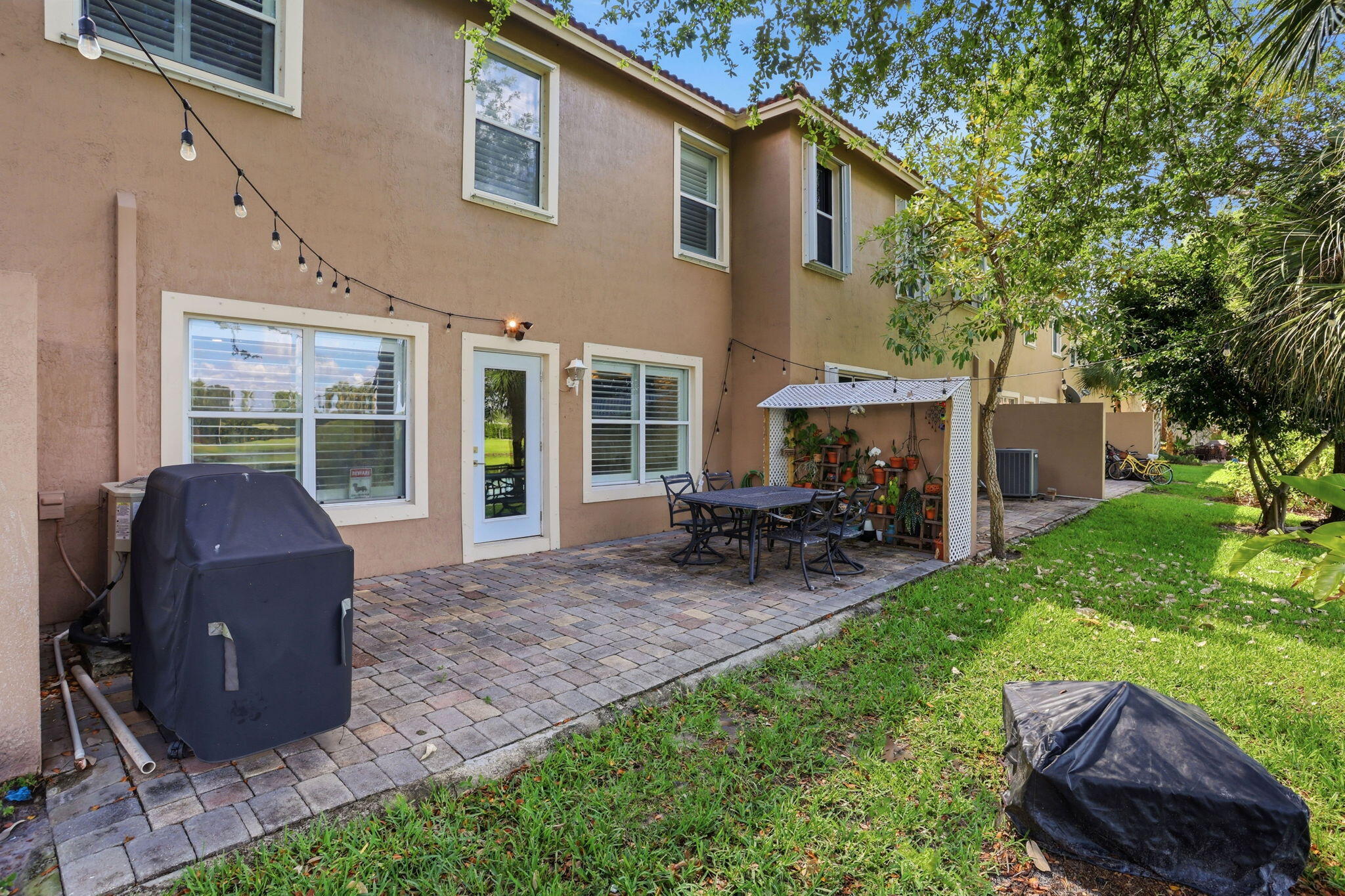 VERONA PALMS - Residential