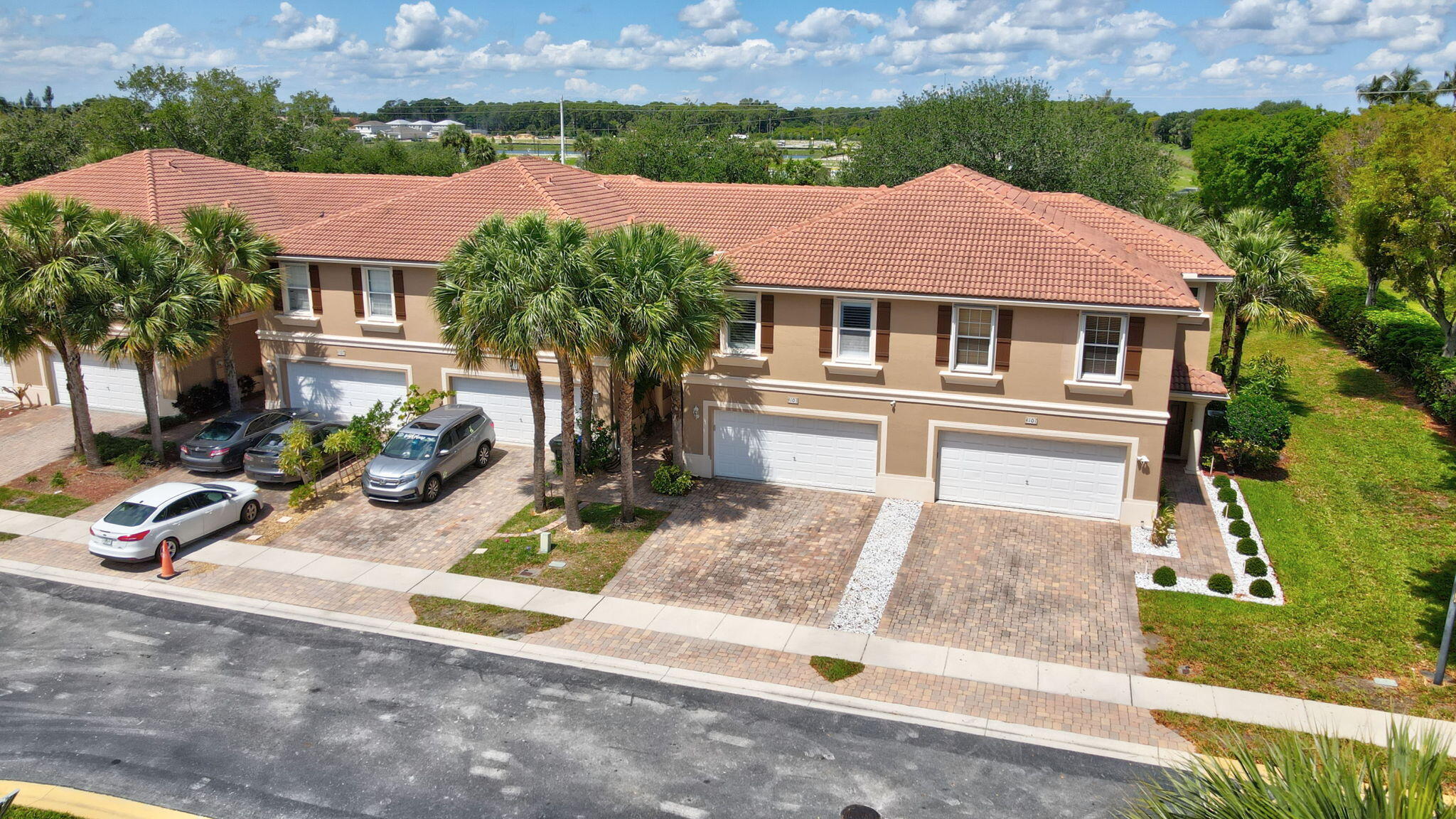 VERONA PALMS - Residential