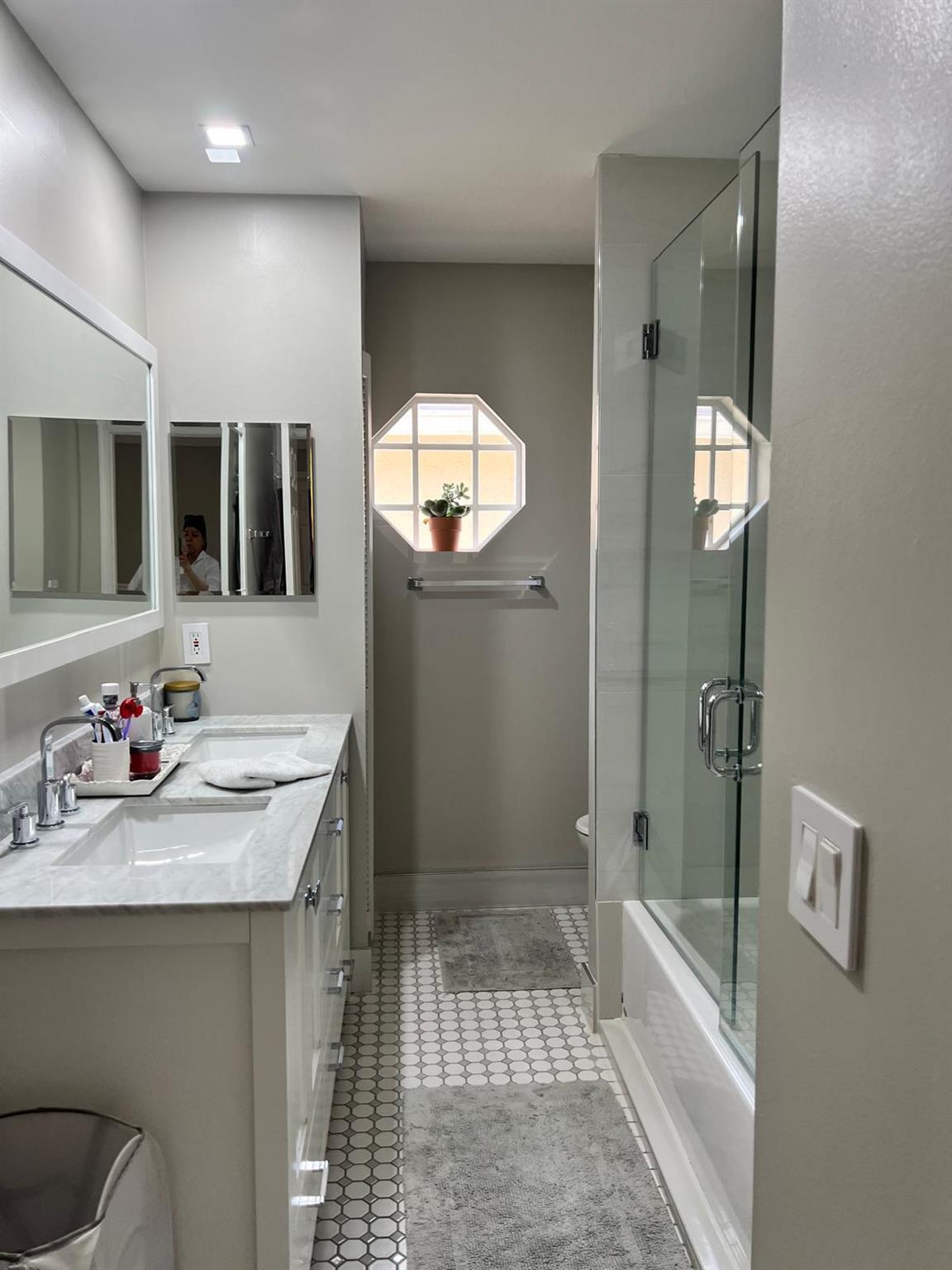 BOCA CHASE TR 9 E - Residential Lease