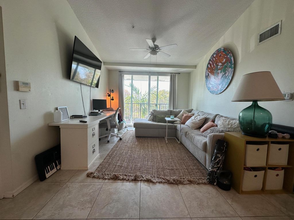 Photo of 921 Villa Circle, Boynton Beach, FL 33435 (MLS # R10980282)