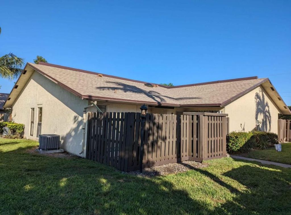 Photo of 1504 Waterview Circle, Palm Springs, FL 33461 (MLS # R11139991)