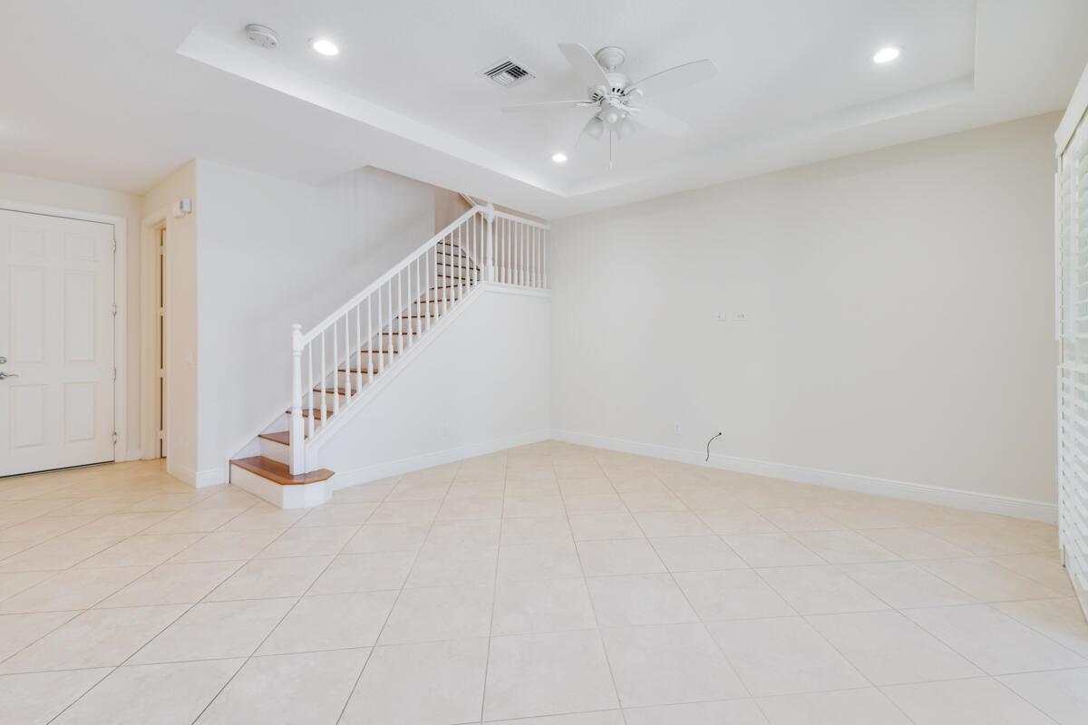 PALOMA - Residential Lease