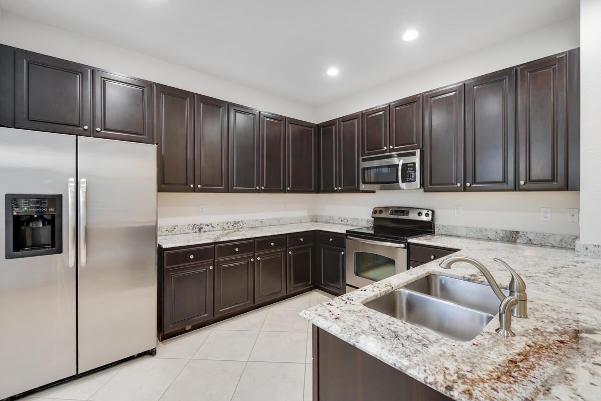 PALOMA - Residential Lease