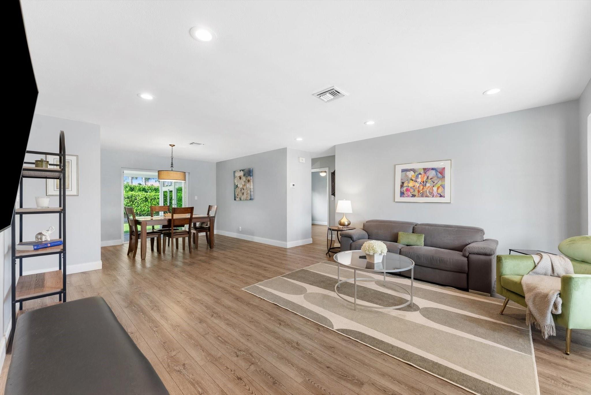 2811 NE 45th Street, Lighthouse Point, FL, 33064/$799,000 4 2811 NE 45th Street