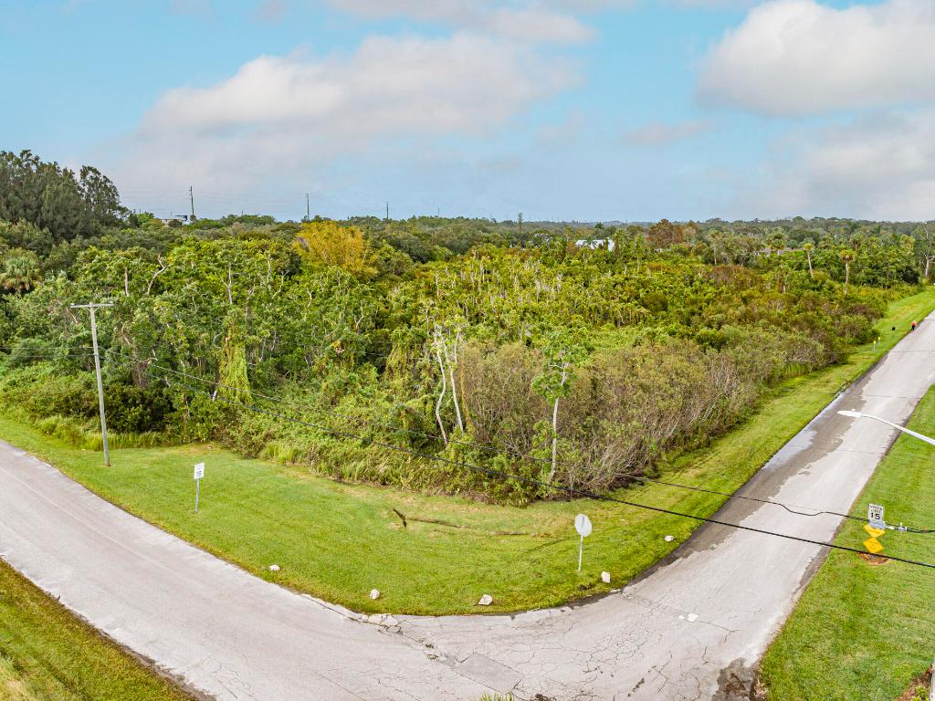 METES AND BOUNDS - Land