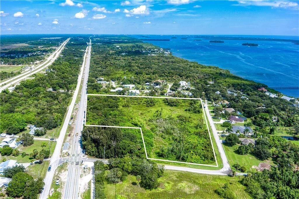 METES AND BOUNDS - Land