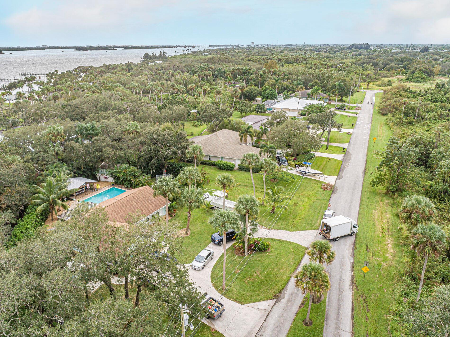 METES AND BOUNDS - Land