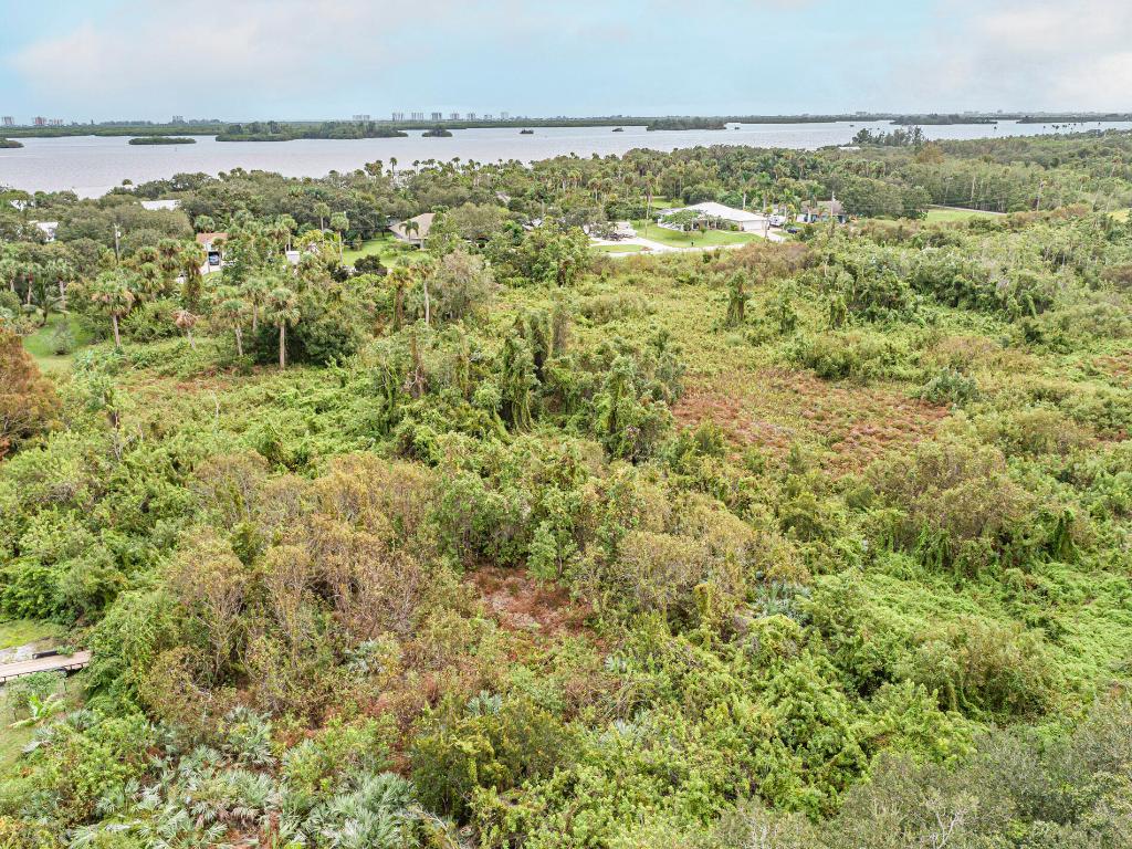 METES AND BOUNDS - Land