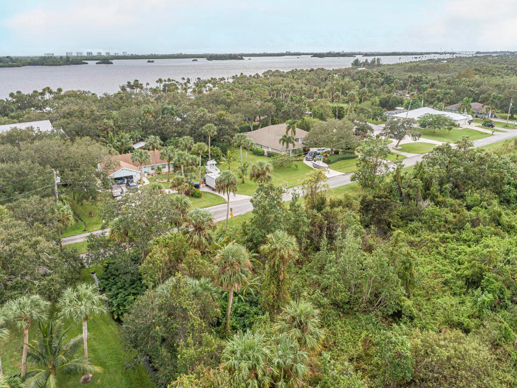 METES AND BOUNDS - Land