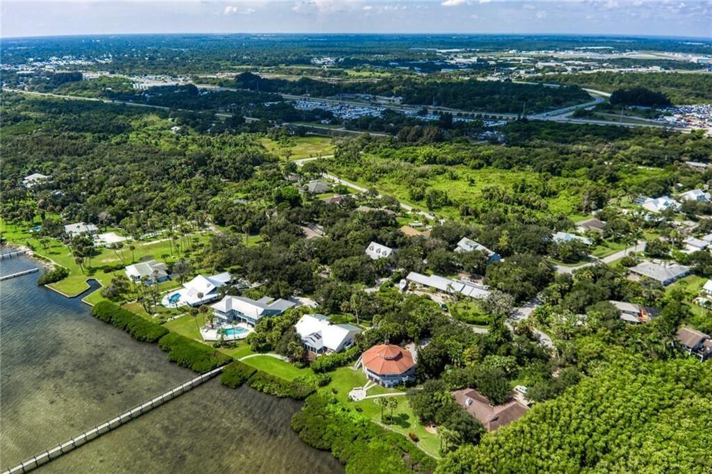 METES AND BOUNDS - Land