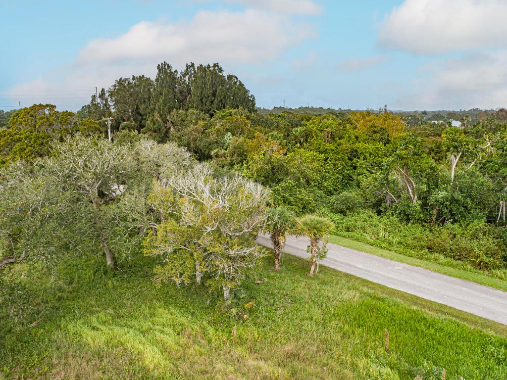 METES AND BOUNDS - Land