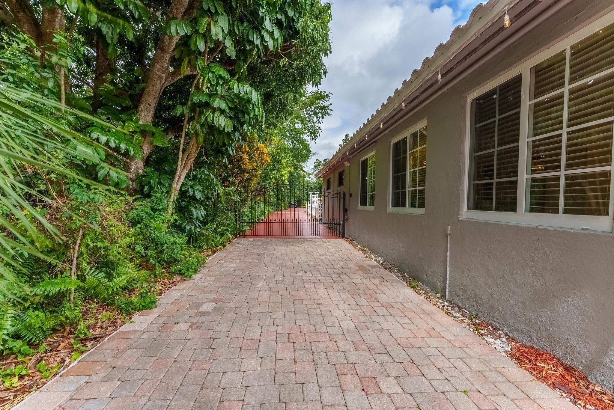 PLANTATION - Residential