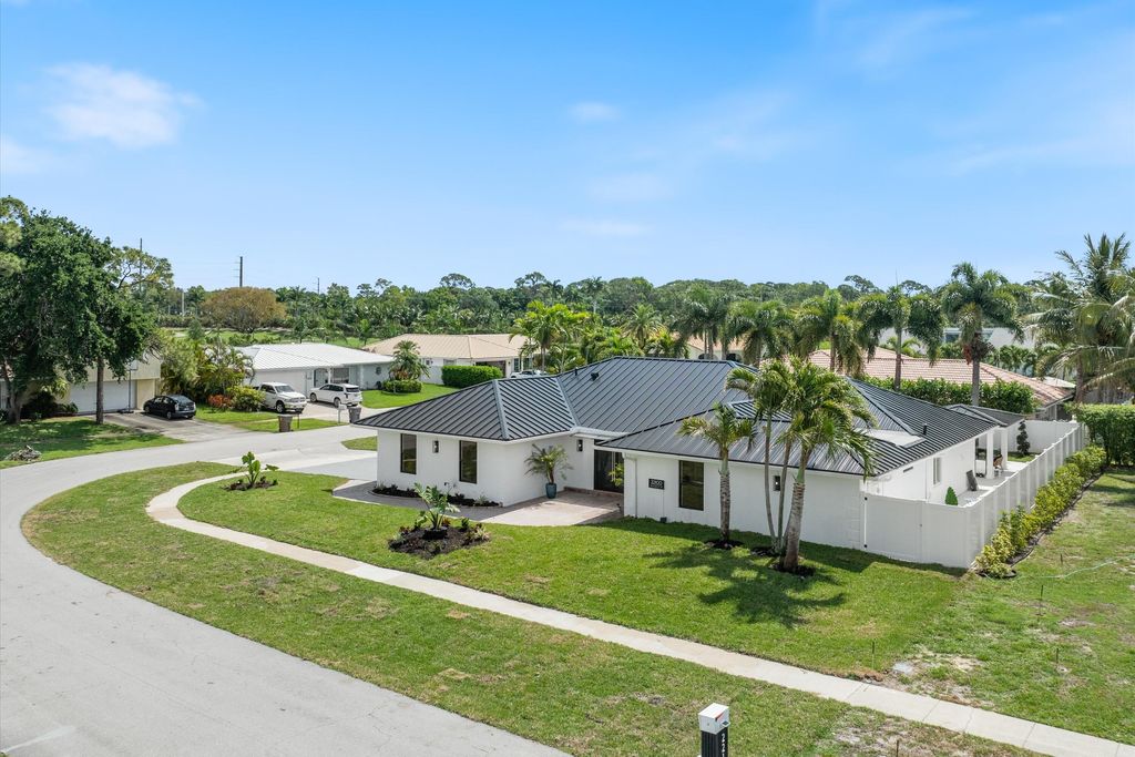 Photo of 22100 Serenata Circle W, Boca Raton, FL 33433 (MLS # B26018163)