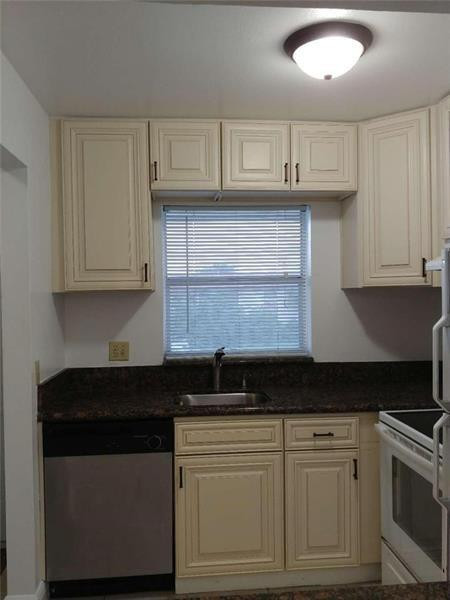 SANDALFOOT BLVD - Residential