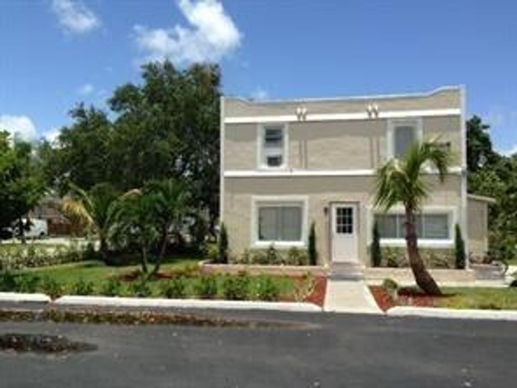 Photo of 2233 Madison St #4, Hollywood, FL 33020 (MLS # B26000626)