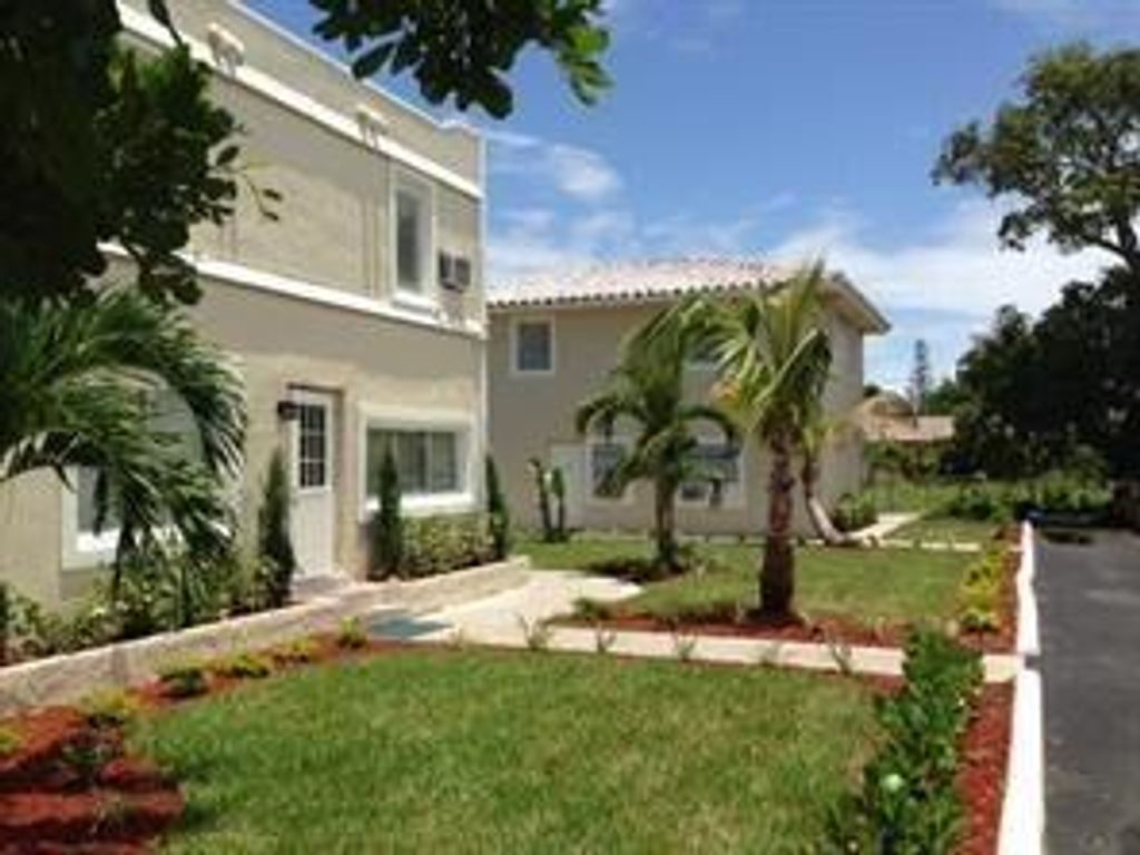 Photo of 2233 Madison St #4, Hollywood, FL 33020 (MLS # B26000626)