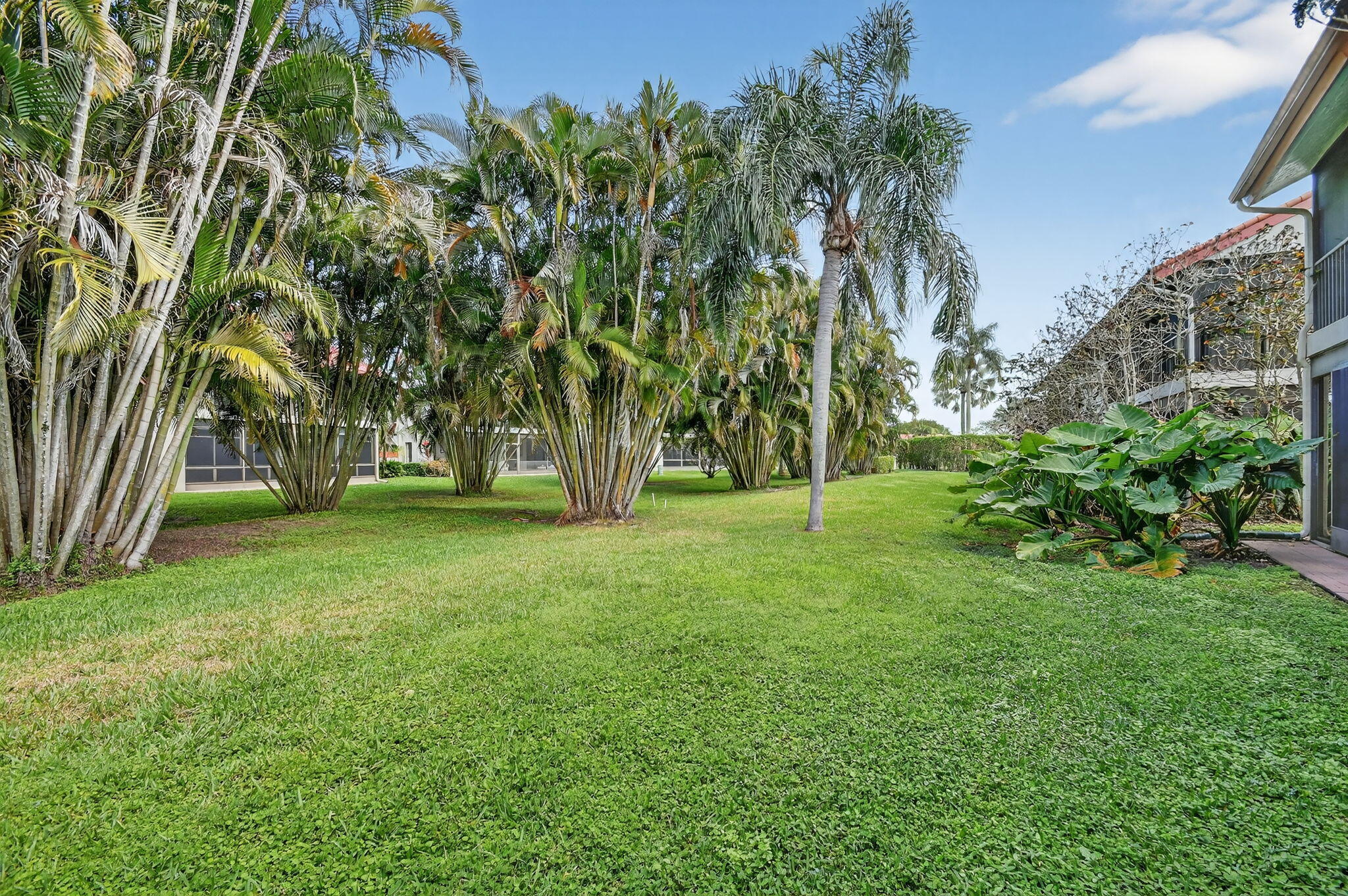 LEXINGTON CLUB VILLAS CONDO - Residential