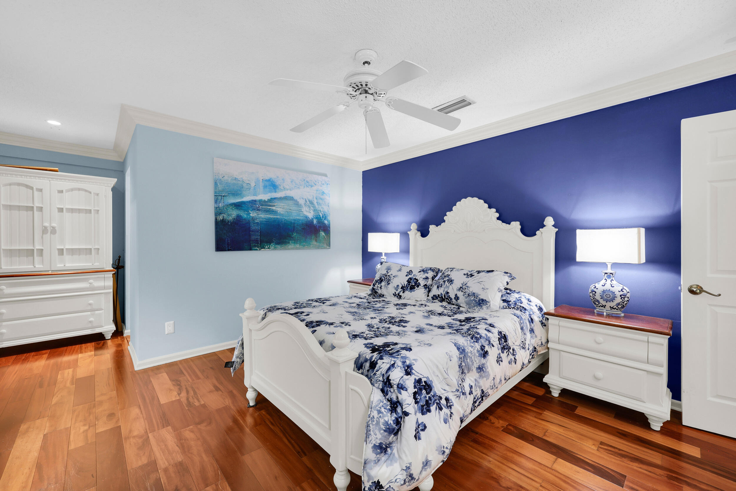 SUMMER WINDS OF JUPITER - Residential
