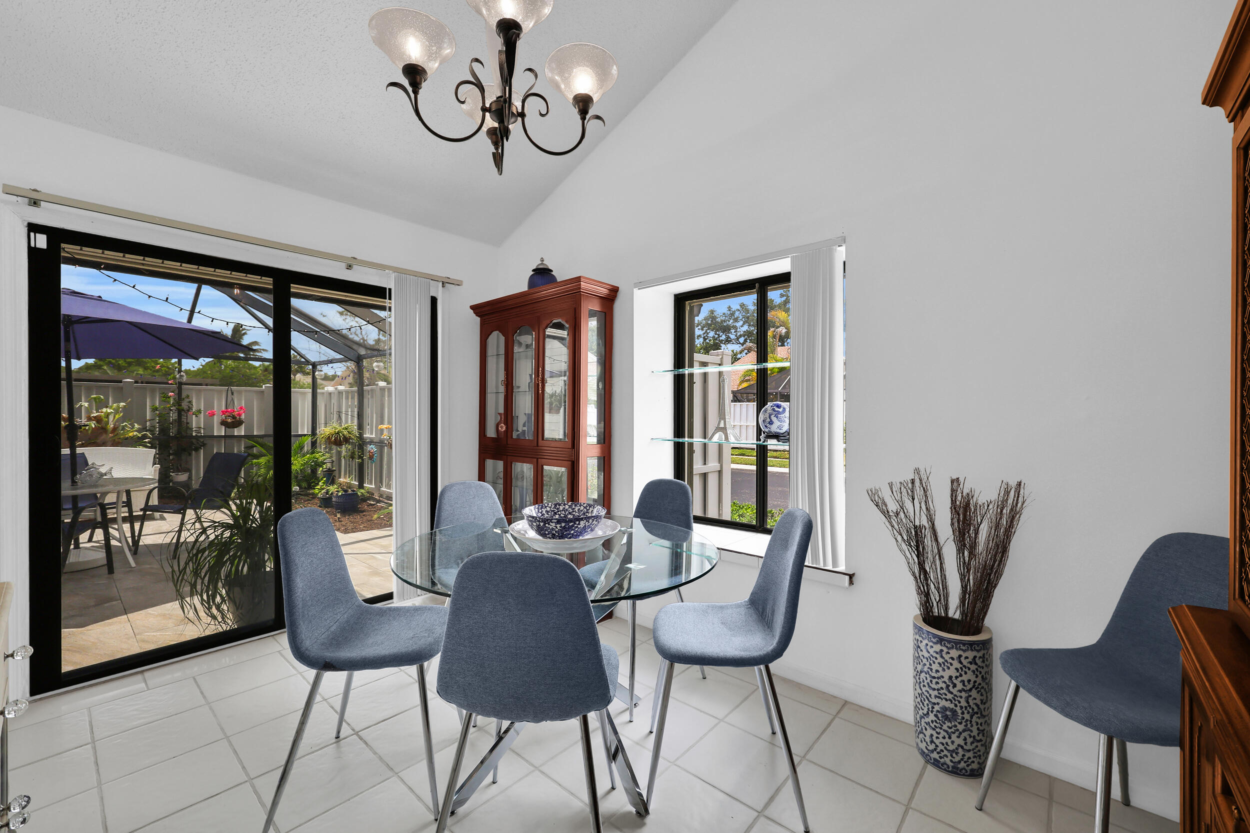 SUMMER WINDS OF JUPITER - Residential