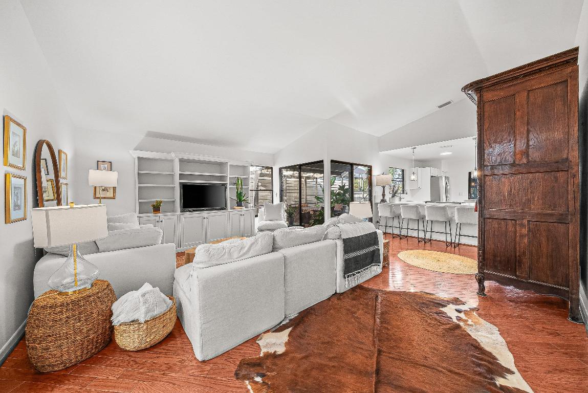 Properties 2566 Bedford Mews Drive