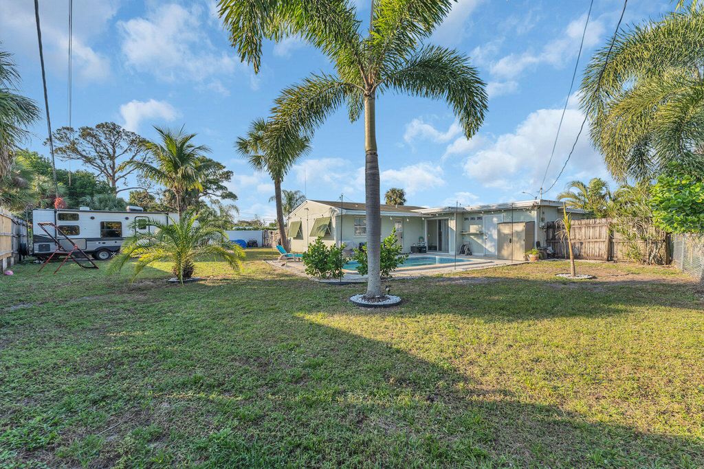 Photo of 4216 Avon Street, Palm Beach Gardens, FL 33410 (MLS # R11053151)