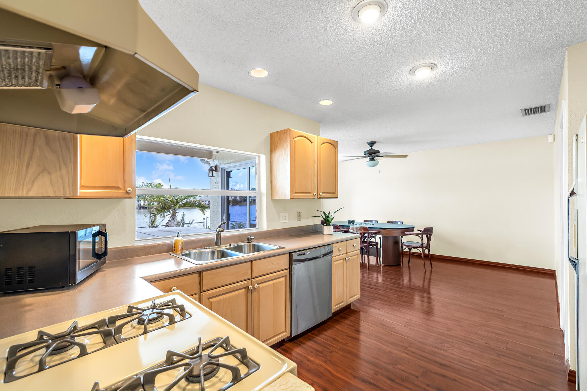 SUNRISE GOLF VILLAGE - Residential