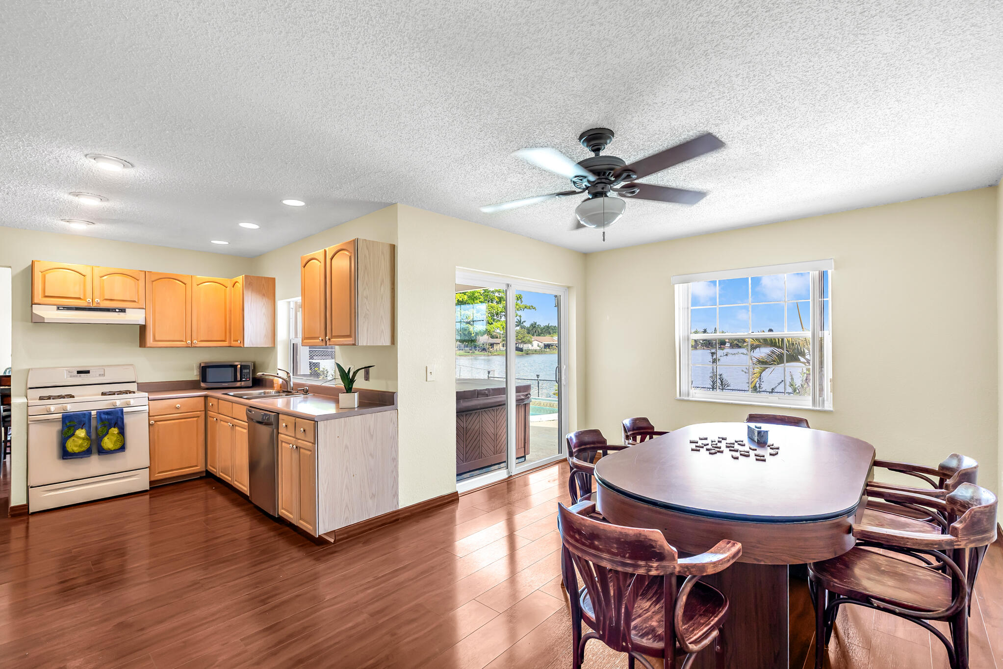 SUNRISE GOLF VILLAGE - Residential