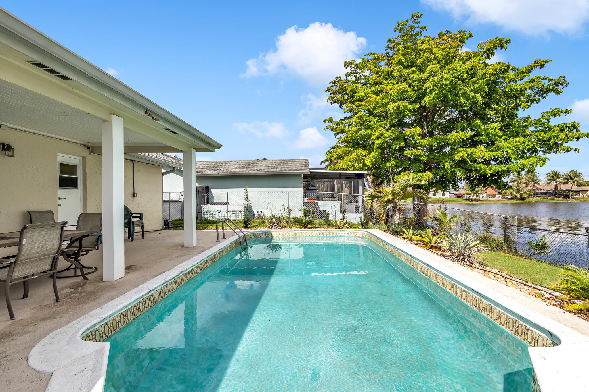 SUNRISE GOLF VILLAGE - Residential