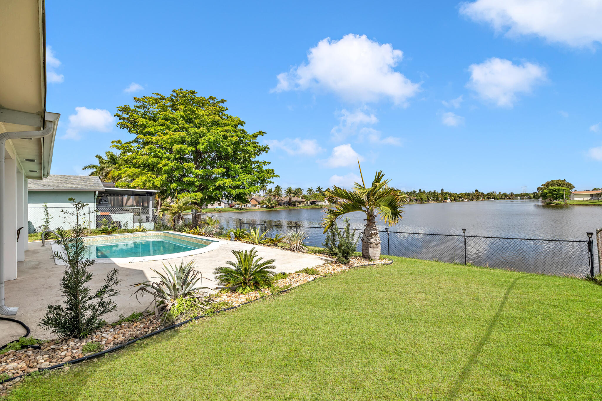 SUNRISE GOLF VILLAGE - Residential