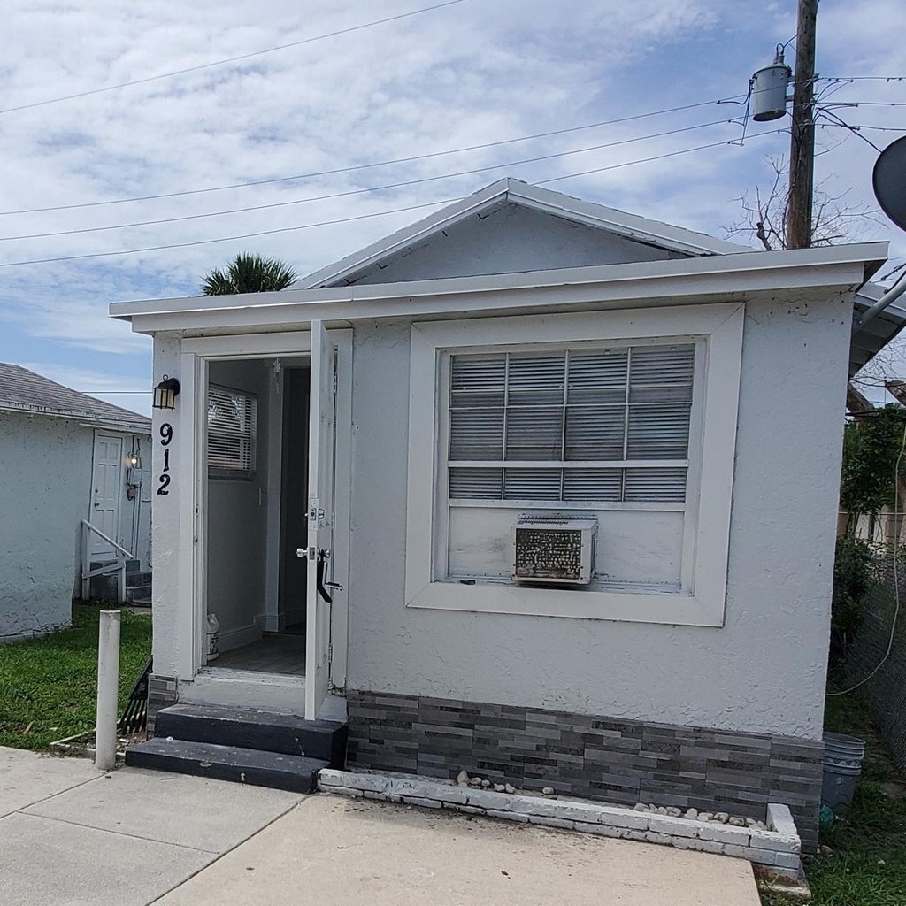 Photo of 912 8th Street, West Palm Beach, FL 33401 (MLS # B26037596)
