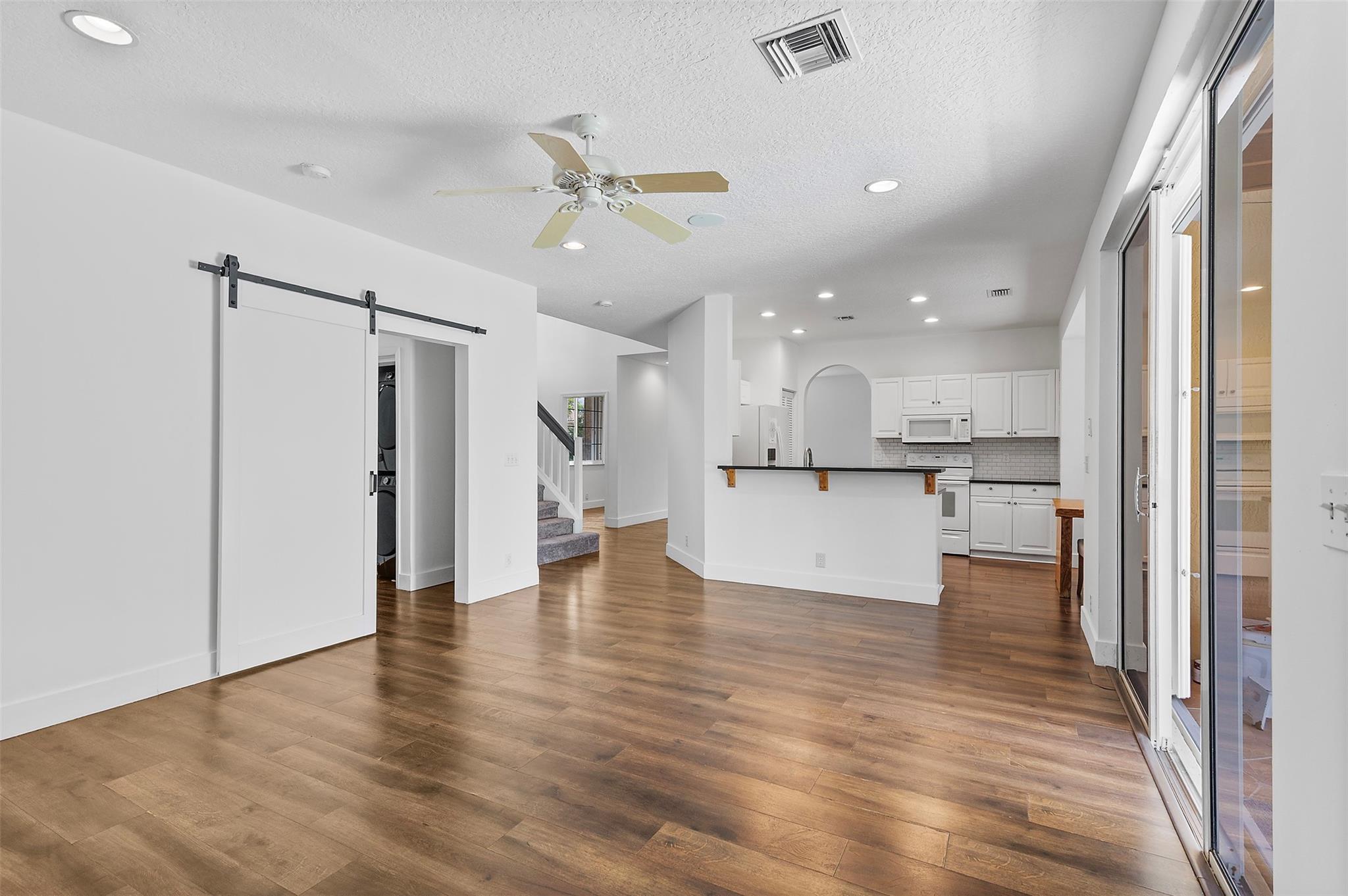 Kensington 146-39 B - Residential