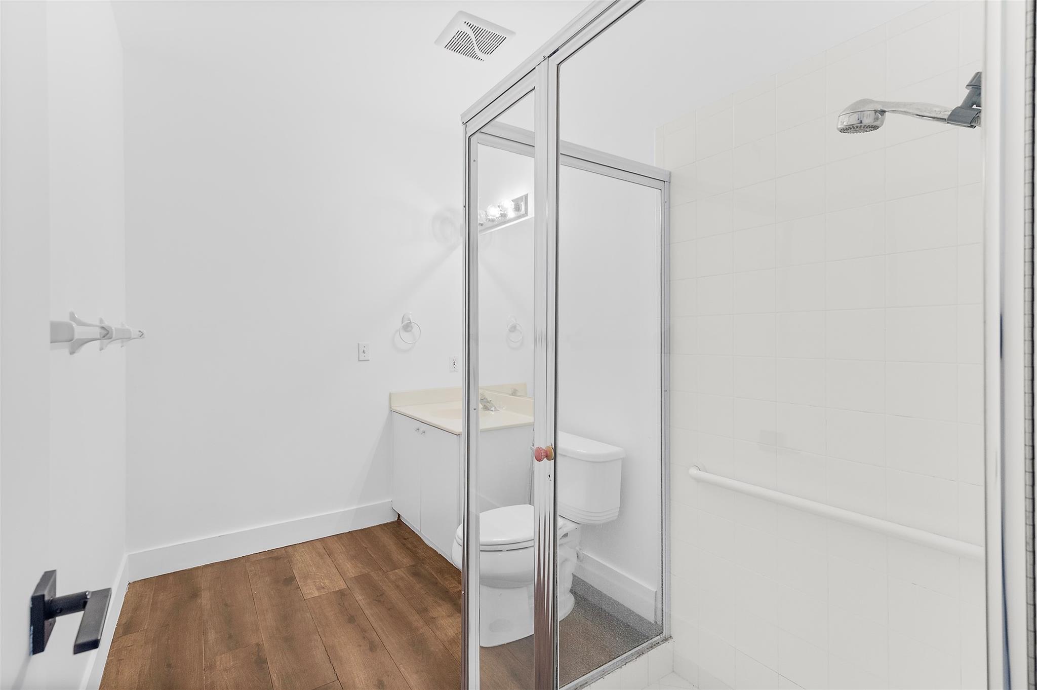 Kensington 146-39 B - Residential
