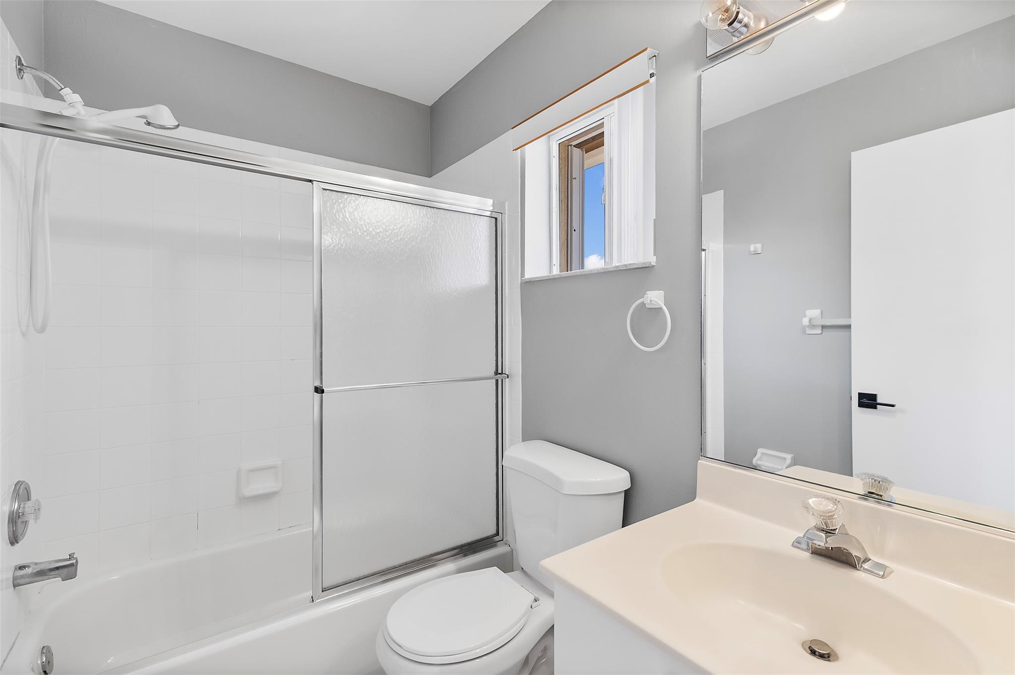 Kensington 146-39 B - Residential