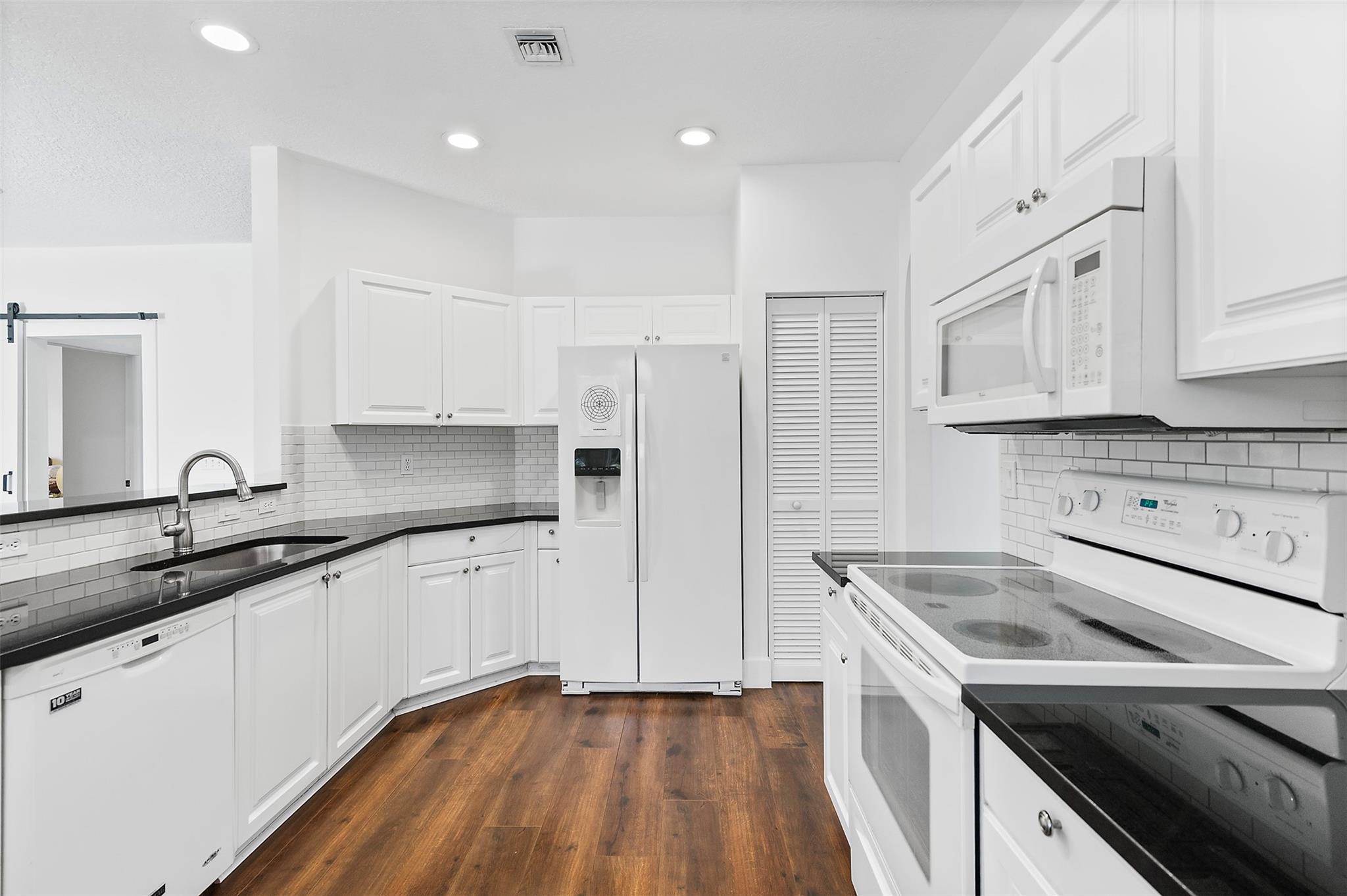 Kensington 146-39 B - Residential