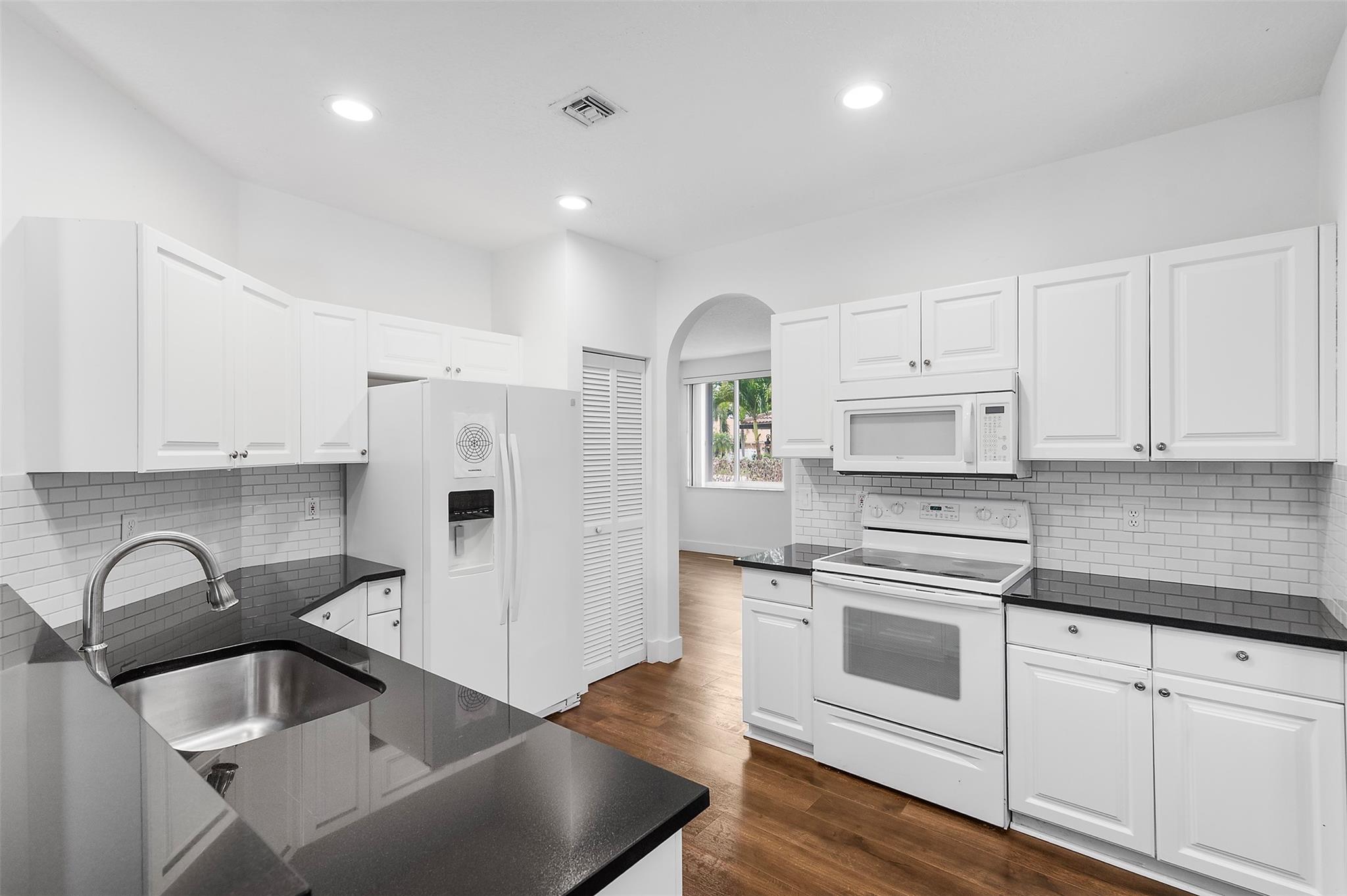 Kensington 146-39 B - Residential