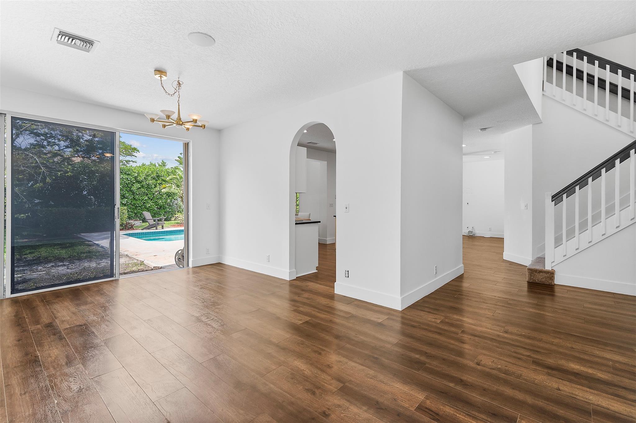 Kensington 146-39 B - Residential