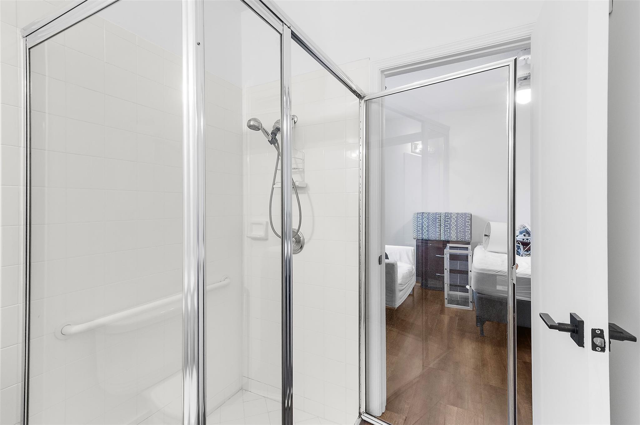Kensington 146-39 B - Residential