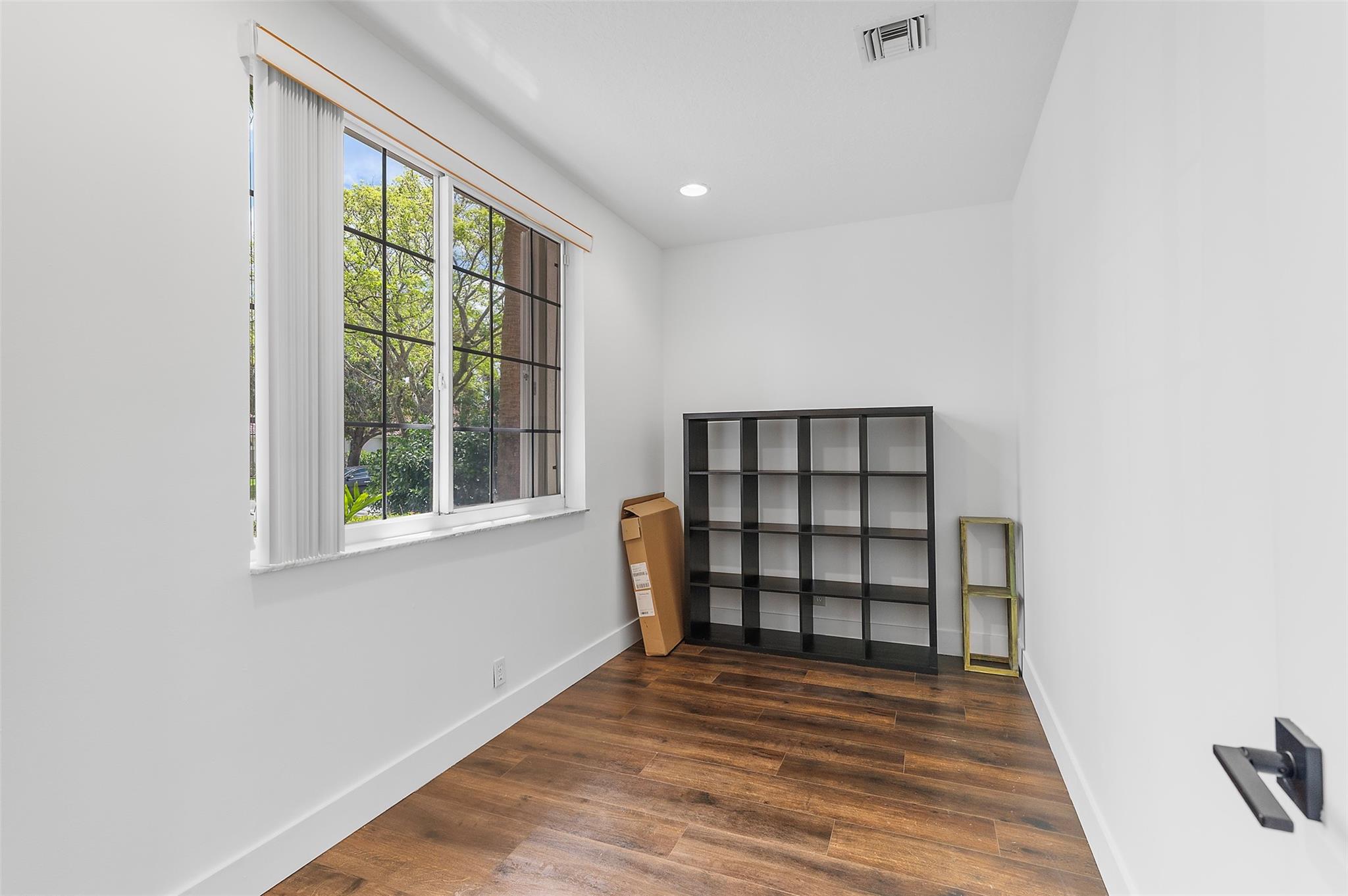 Kensington 146-39 B - Residential