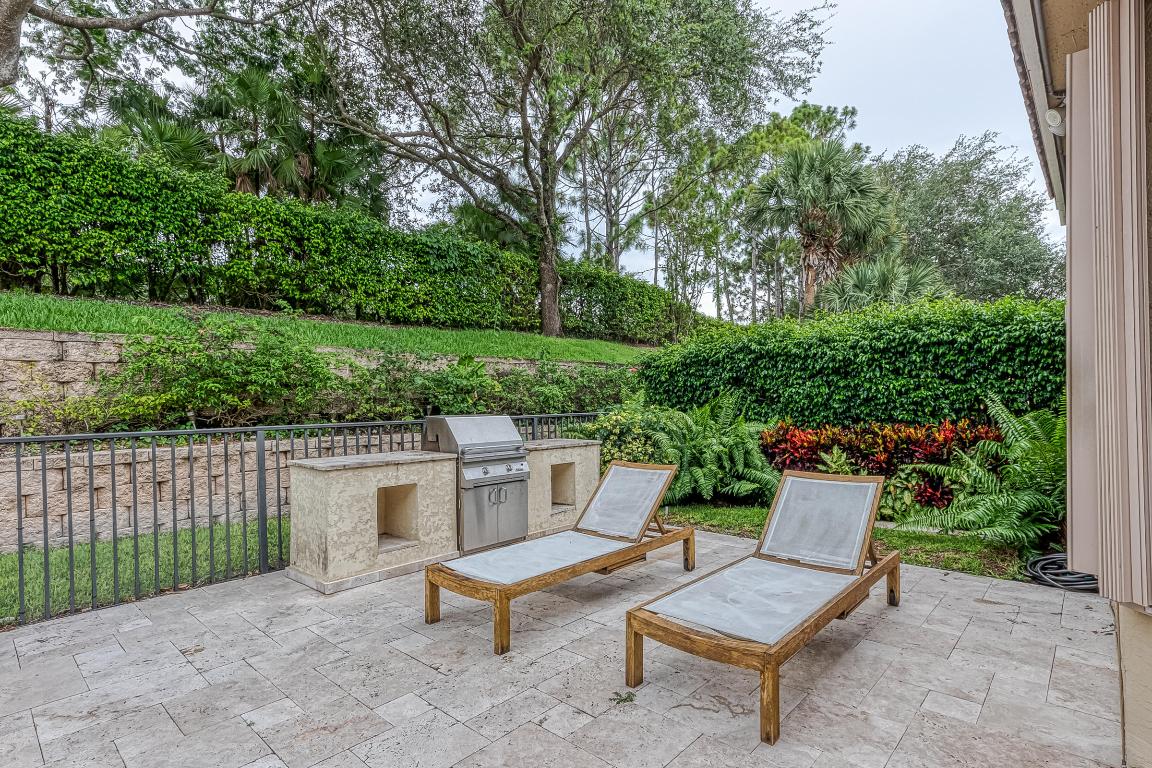 SATURNIA - Residential Lease