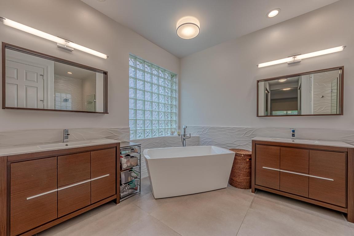 SATURNIA - Residential Lease