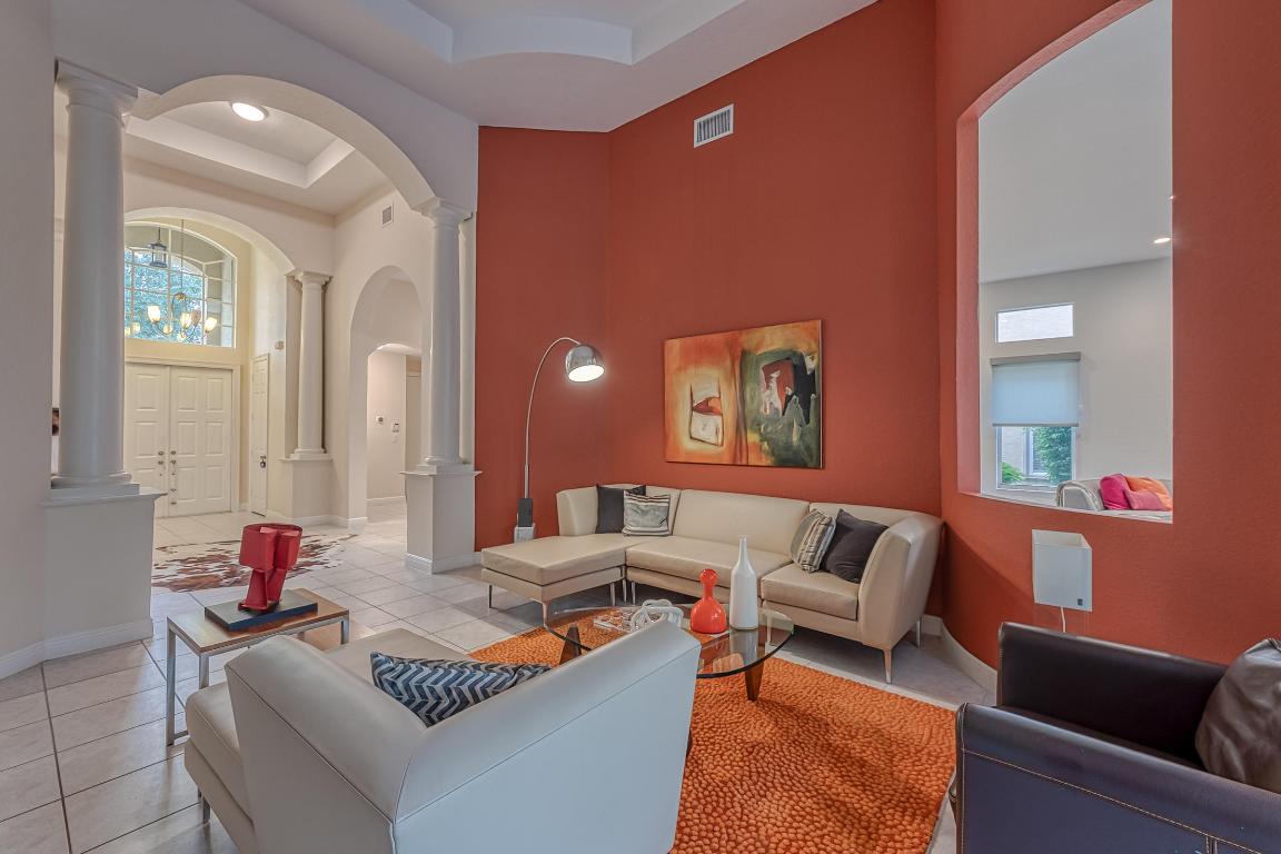 SATURNIA - Residential Lease