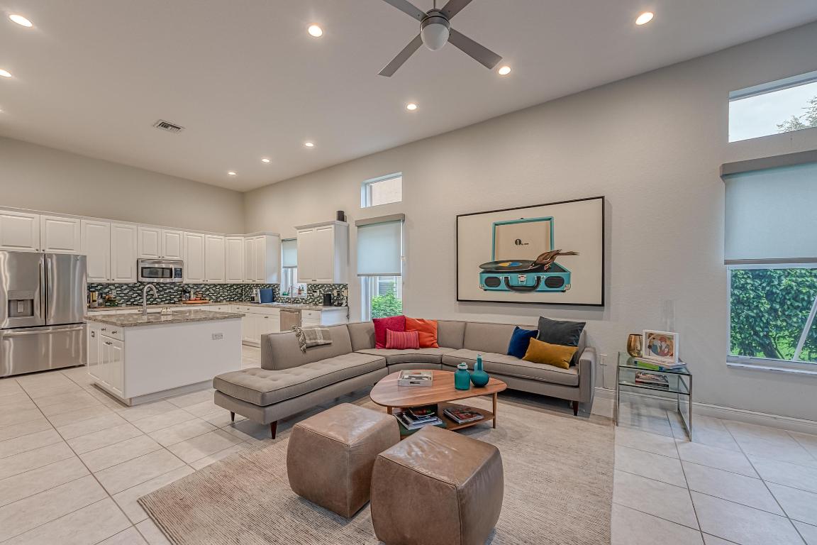 SATURNIA - Residential Lease