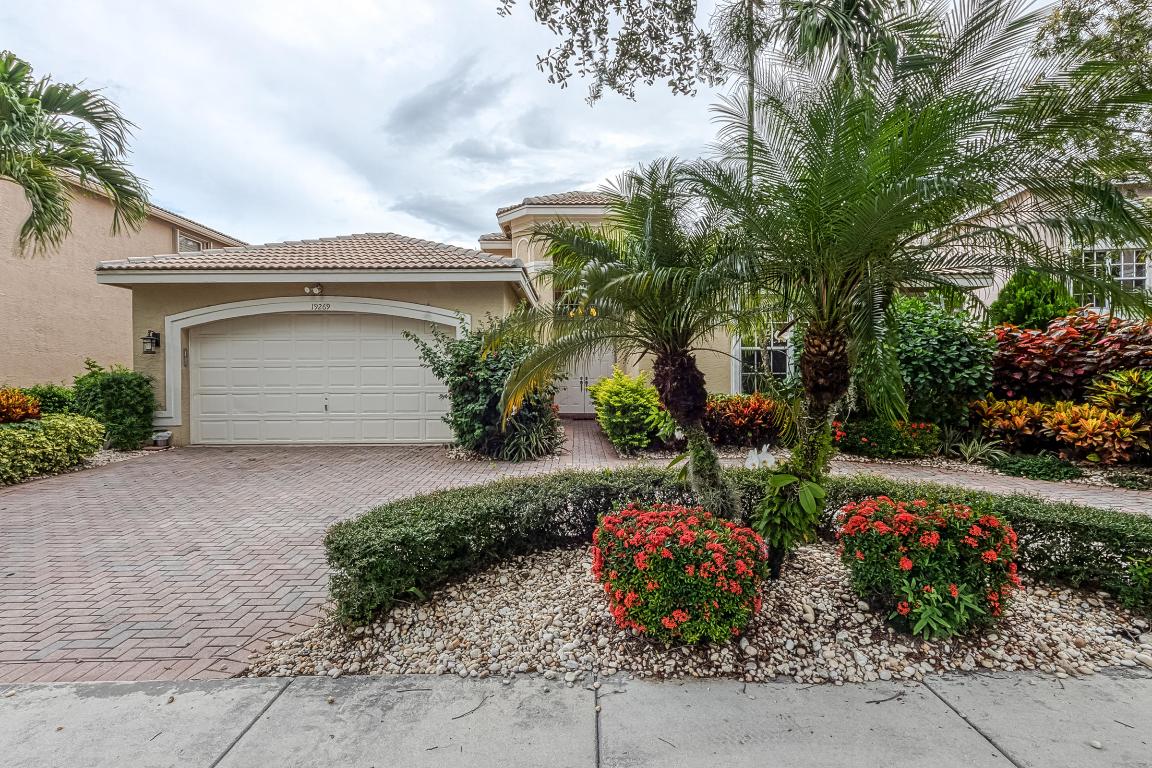 SATURNIA - Residential Lease