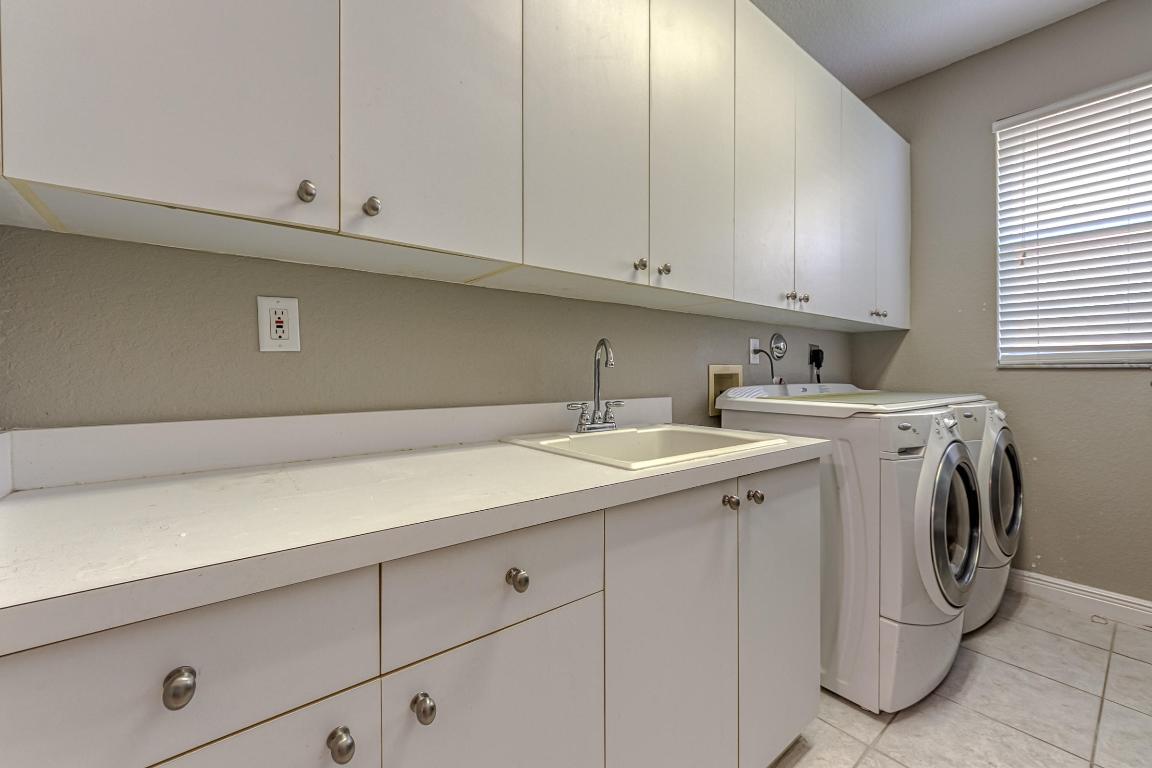 SATURNIA - Residential Lease