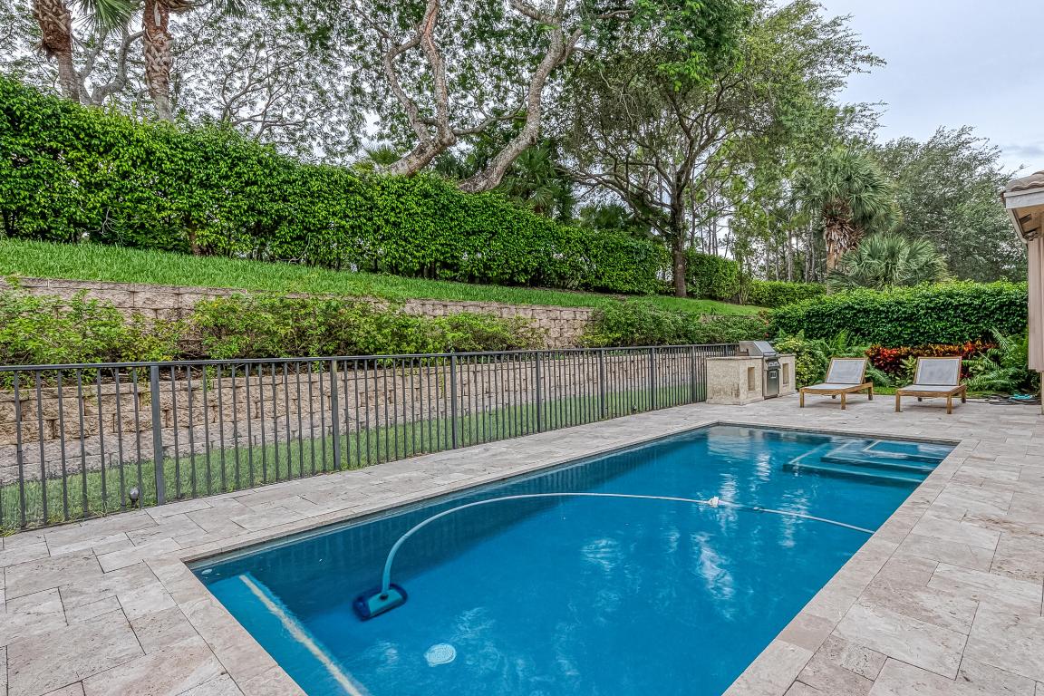 SATURNIA - Residential Lease