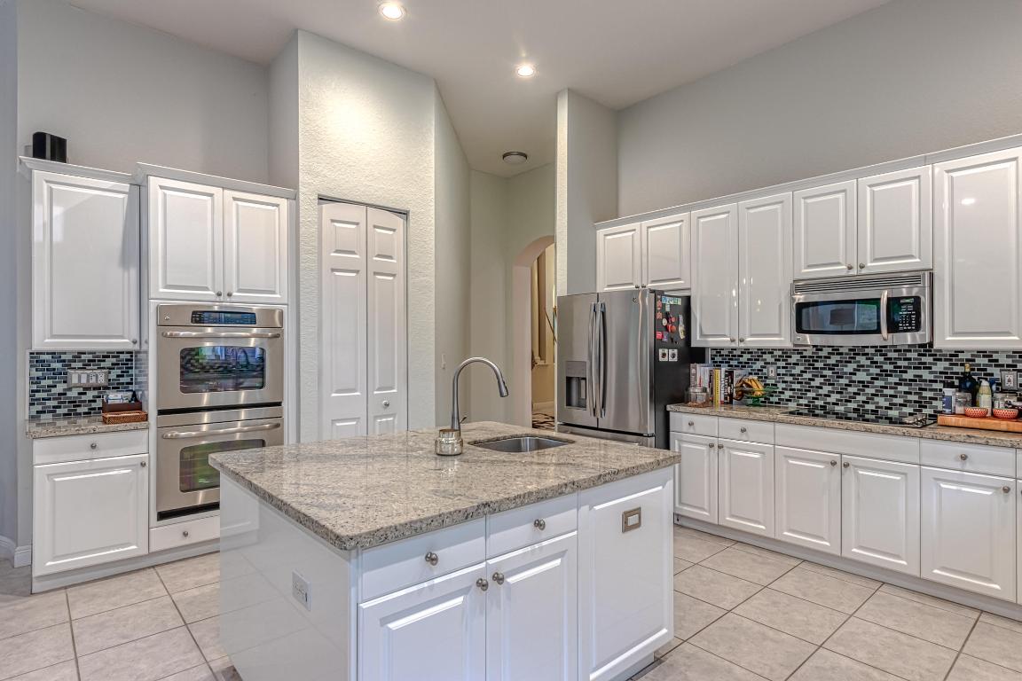 SATURNIA - Residential Lease