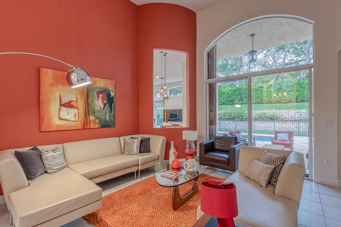 SATURNIA - Residential Lease