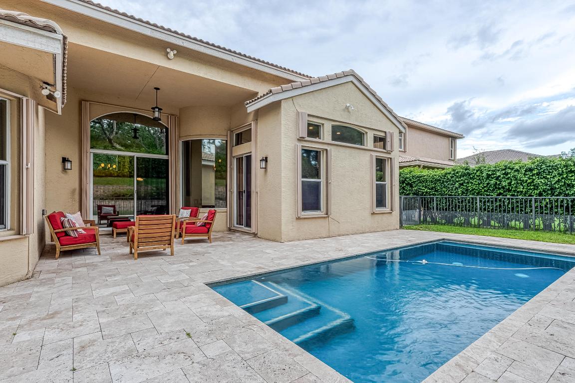 SATURNIA - Residential Lease