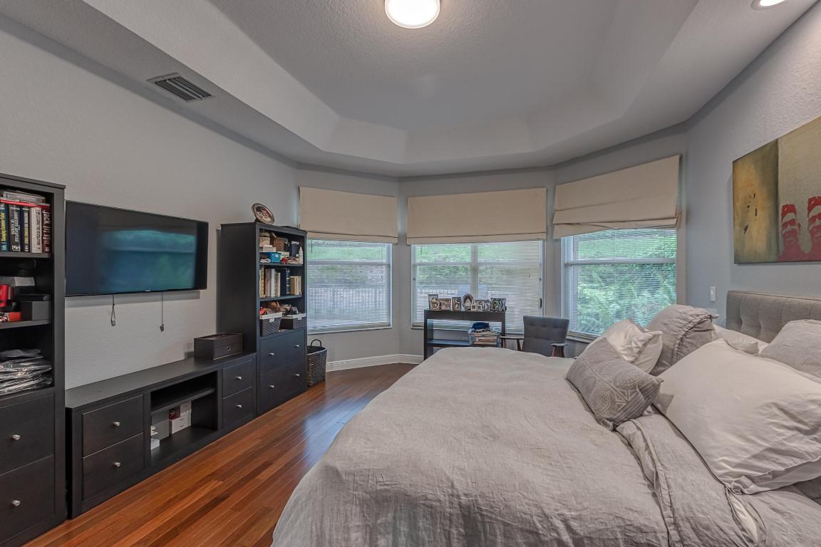 SATURNIA - Residential Lease