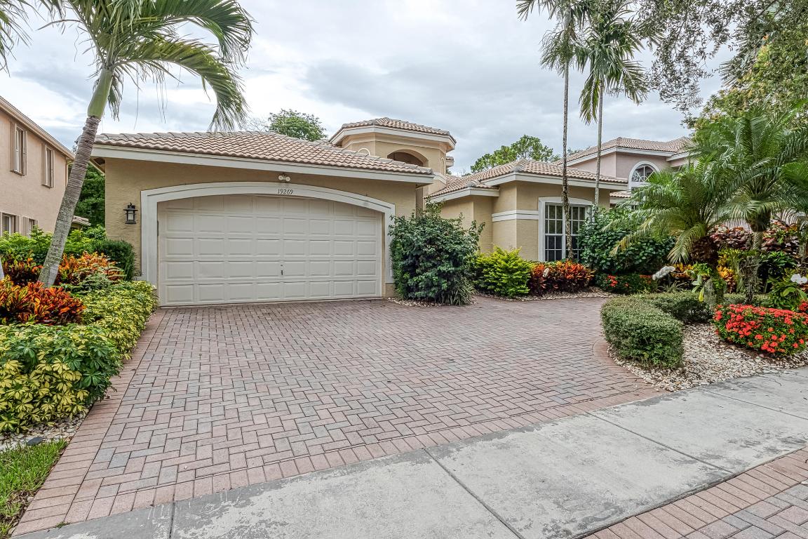 SATURNIA - Residential Lease